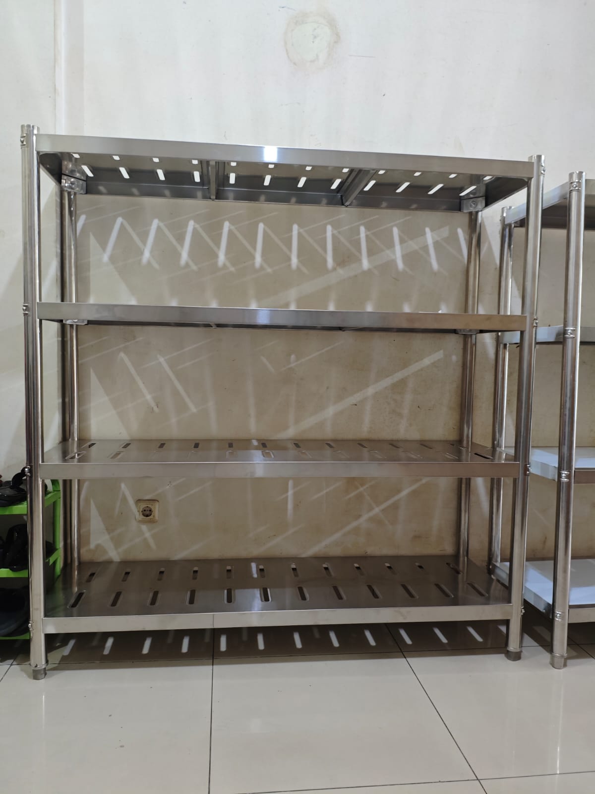 Rak Solid Stainless 4 susun berlubang
